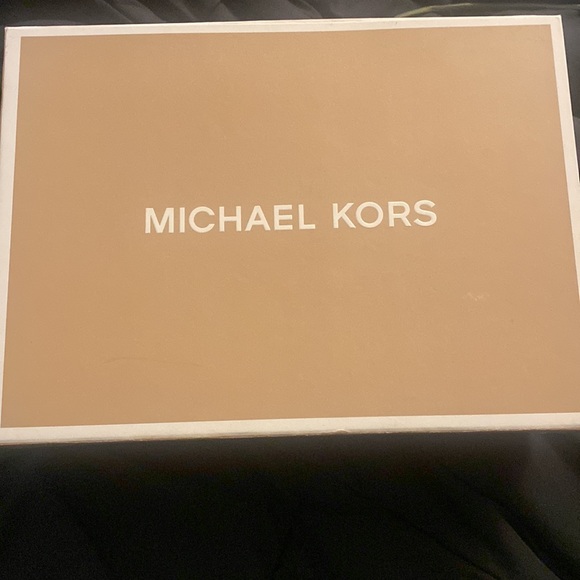 Hat and Scarf never worn. - Picture 4 of 4